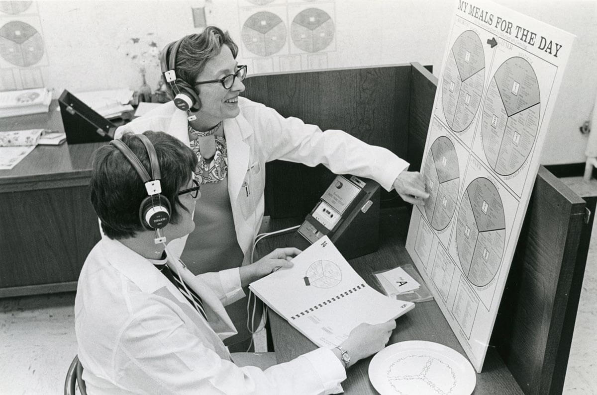 physicians demonstrate diabetic diet teaching in 1971